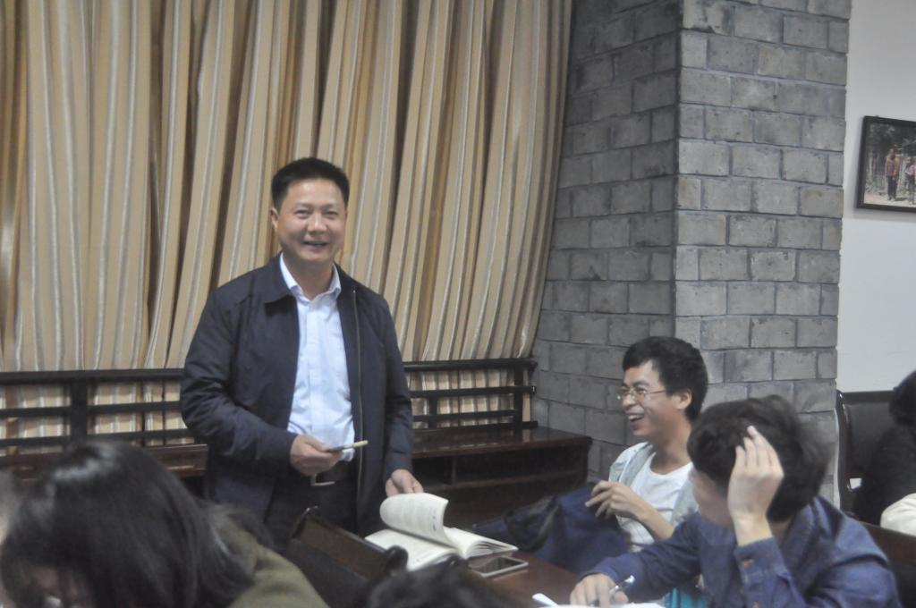 曹景文博士主持汇报