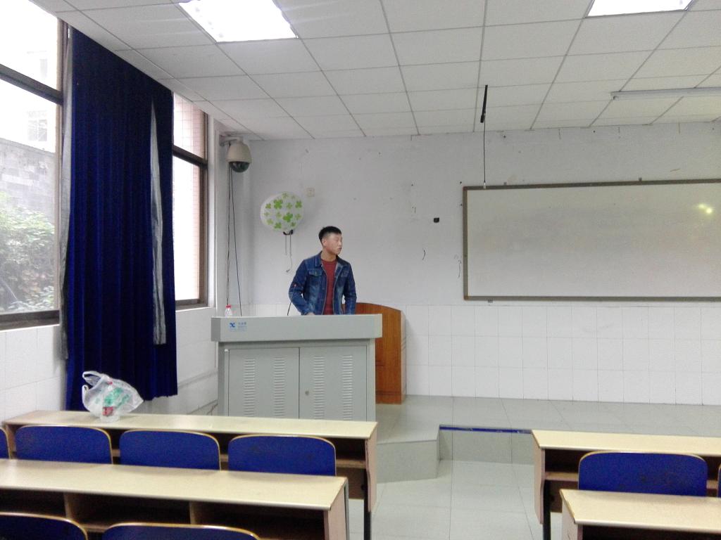 李盼代表张家界实习队做总结