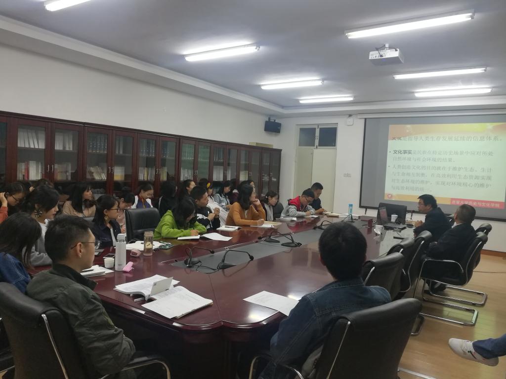 图为:公司罗康隆教授作学术讲座现场
